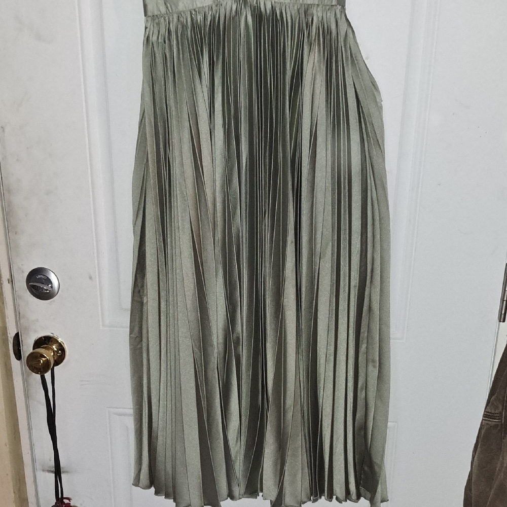 Chic Pleated Maxi Dress in Silver - Picture 5 of 11